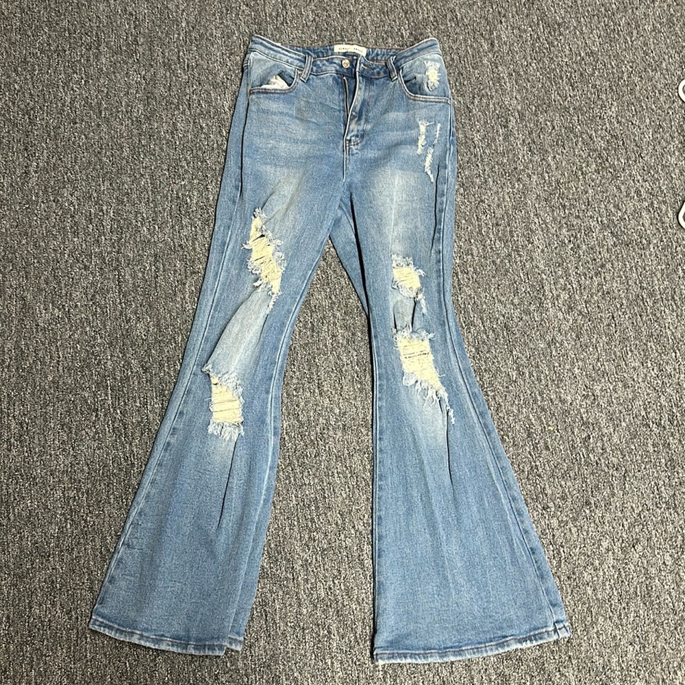 Super cute Bellbottom jeans only worn 1 time for an event